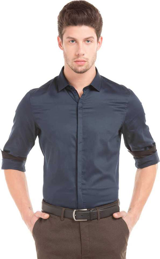 Men Slim Fit Solid Cut Away Collar Formal Shirt